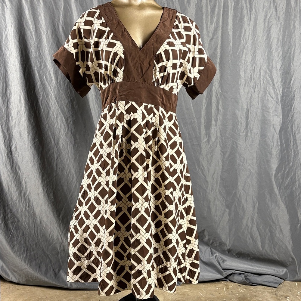 Women's Size 4 Banana Republic Chocolate and Cream Lattice Midi Dress 100% Silk